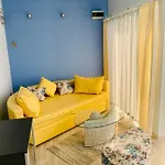 Front One Bedroom (adults Only) شقة