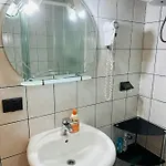 Front One Bedroom (adults Only) شقة
