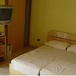 شقة Front One Bedroom (adults Only)