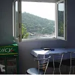 شقة Front One Bedroom (adults Only)