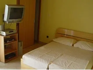 דירה Front One Bedroom (adults Only)