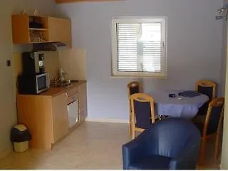 Front One Bedroom (adults Only) Appartement *