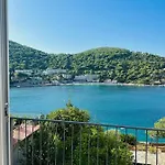 Front One Bedroom (adults Only) Appartement *